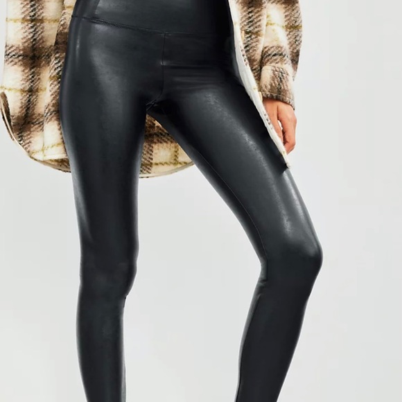 Daria Pant - Picture 1 of 4